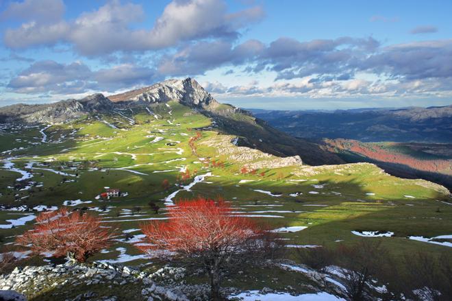 Las 10 mejores zonas de montaña para hacer rutas de senderismo en España