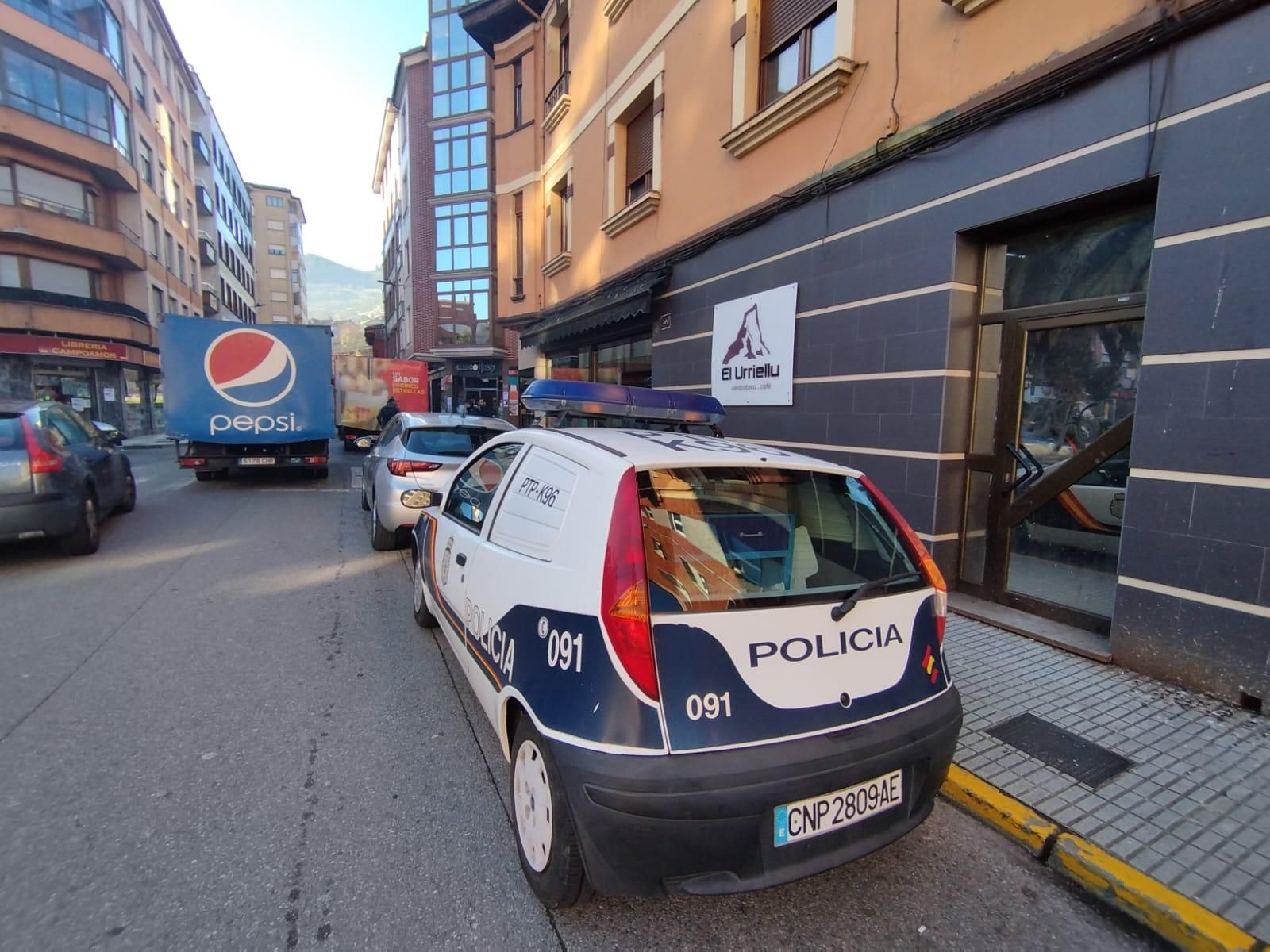 Roban de madrugada en un bar de El Entrego