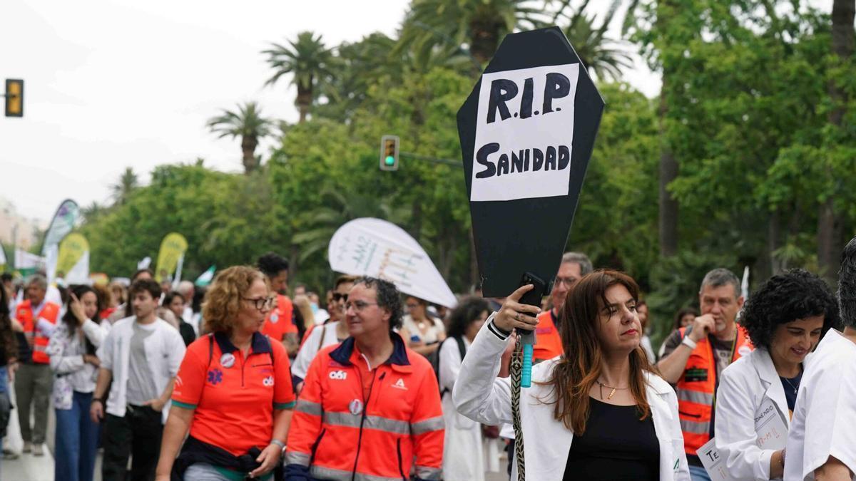 Médicos de toda Andalucía toman las calles de Málaga para reclamar un Estatuto Marco propio