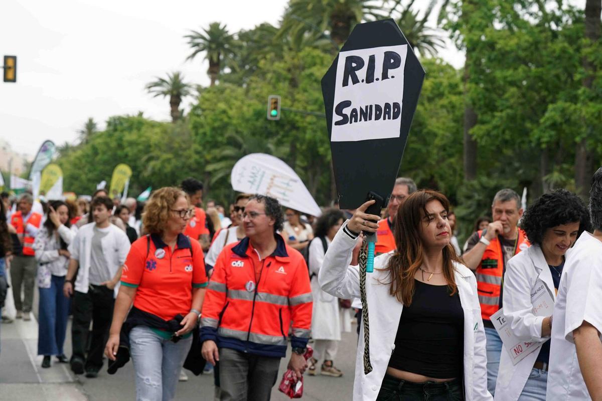 Médicos de toda Andalucía toman las calles de Málaga para reclamar un Estatuto Marco propio