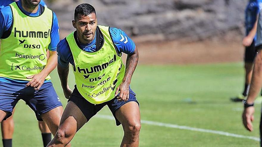 Nahuel, entrenando con el Tenerife en la presente temporada.