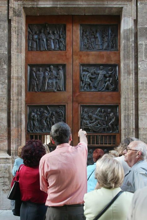 Inauguración de las puertas de bronce de la Basílica en 2005