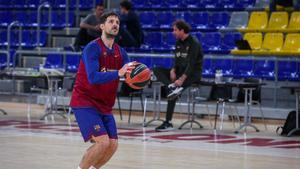 Nicolas Laprovittola en el entrenamiento con el Barça