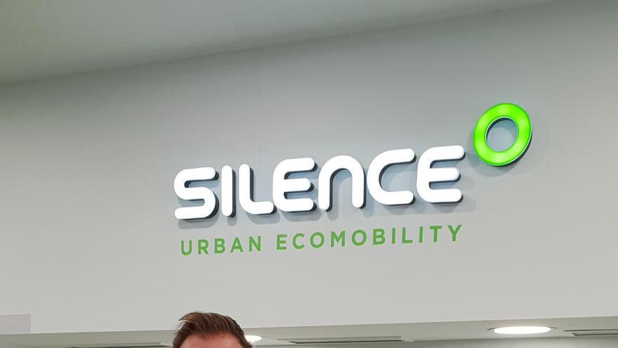 Pedro Fernández, director comercial del Silence Mallorca, en la nueva Flagship Store de Palma.