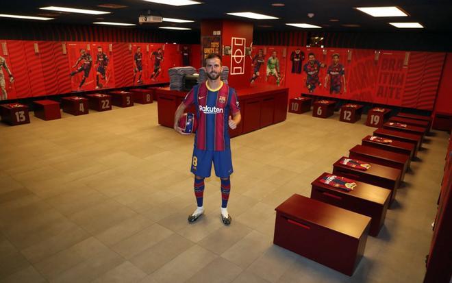 Presentación oficial de Miralem Pjanic como jugador del FC Barcelona en el Camp Nou.