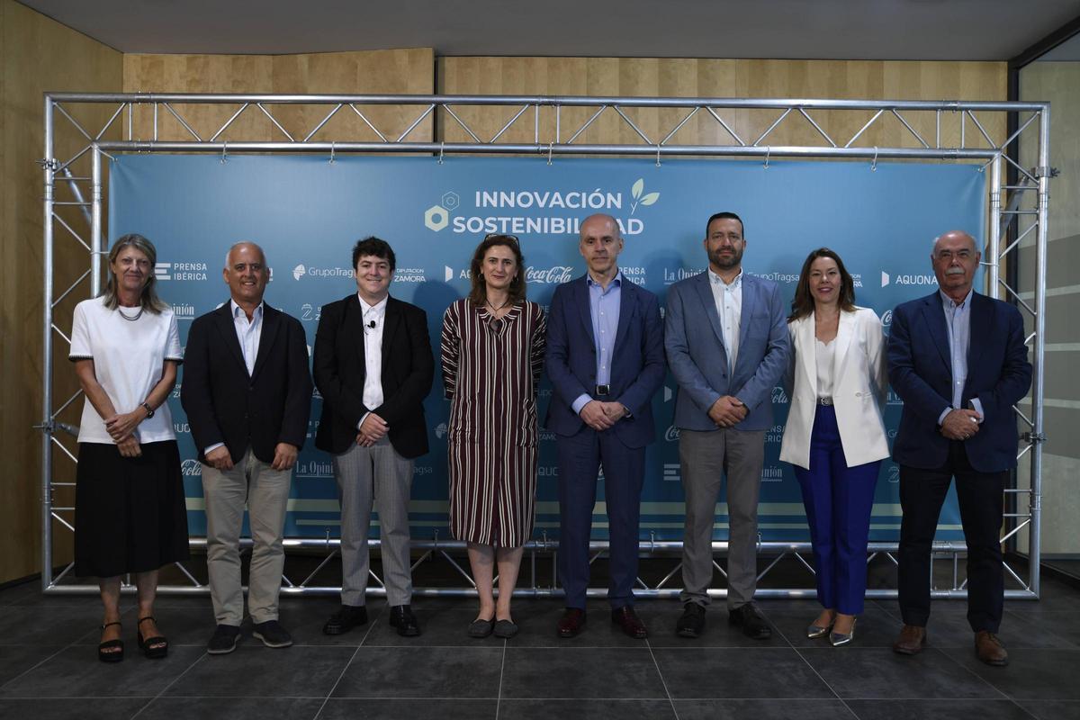 Representantes del Grupo Tragsa, Aquona, Coca-Cola, Diputación Provincial de Zamora y LA OPINIÓN-EL CORREO DE ZAMORA, antes de comenzar el foro.
