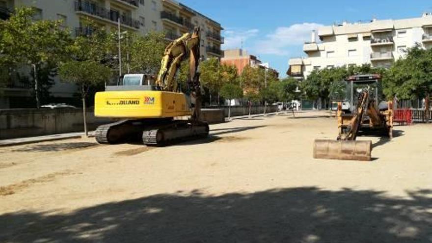 La plaça dels Comtes amb maquinària, ahir.