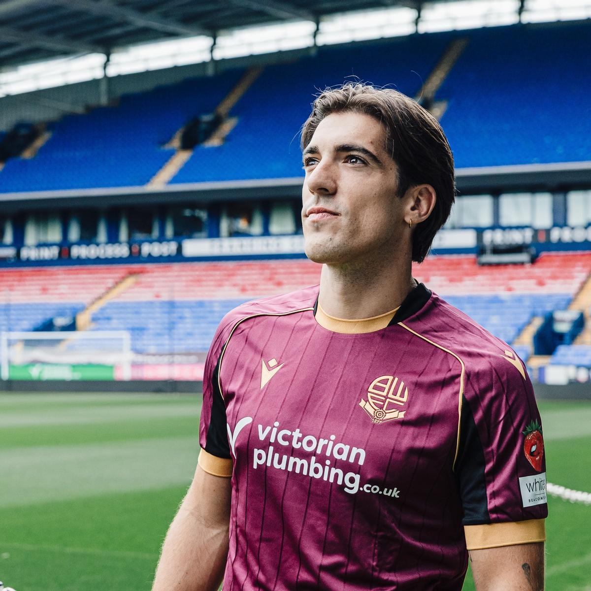 Gaizka Larrazabal con la camiseta de su nuevo equipo.