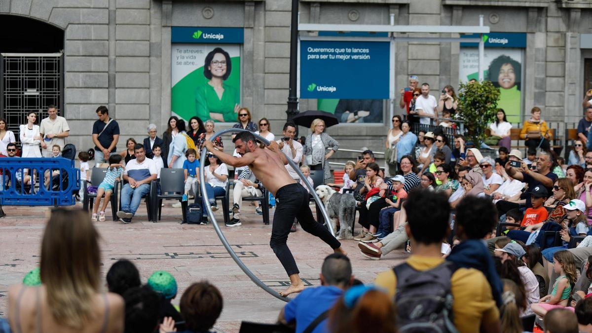 Una actuación callejera del festival CAFCA, en 2024.