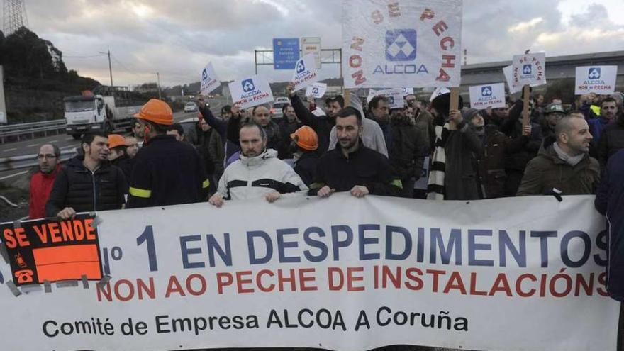 Protesta de trabajadores de Alcoa en A Coruña.