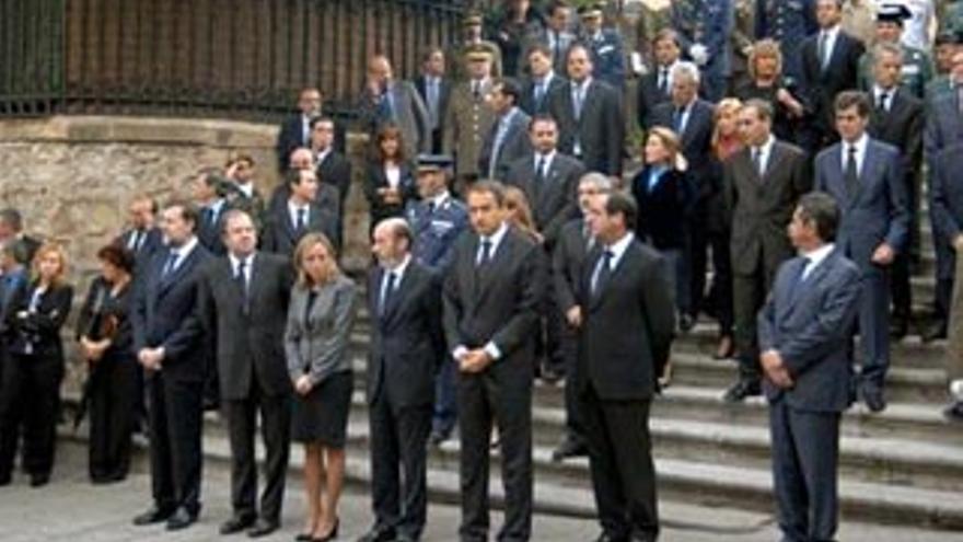 Zapatero asiste en Segovia al funeral por el brigada asesinado en Santoña