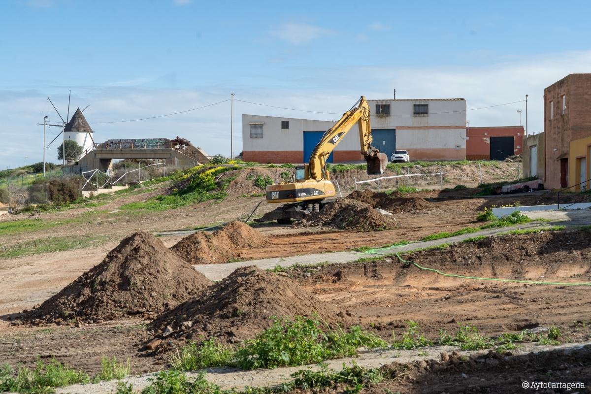 Trabajos de descontaminación en la parcela de Los Mateos