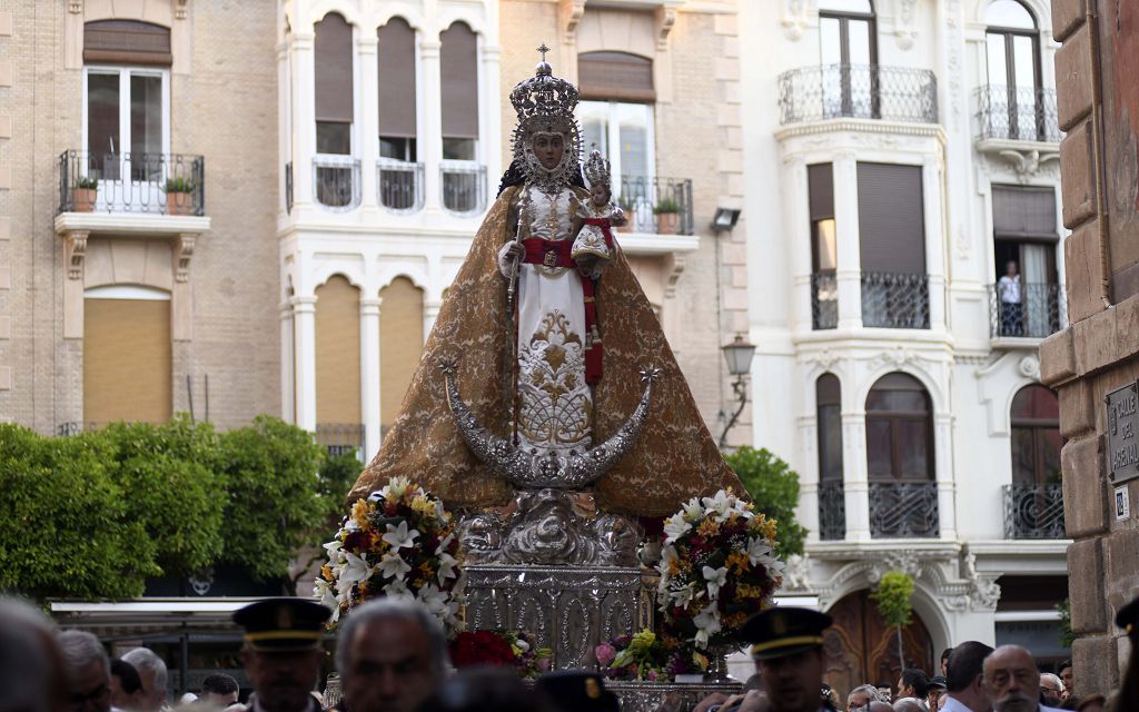 Murcia despide a la Fuensanta con flores y emoción