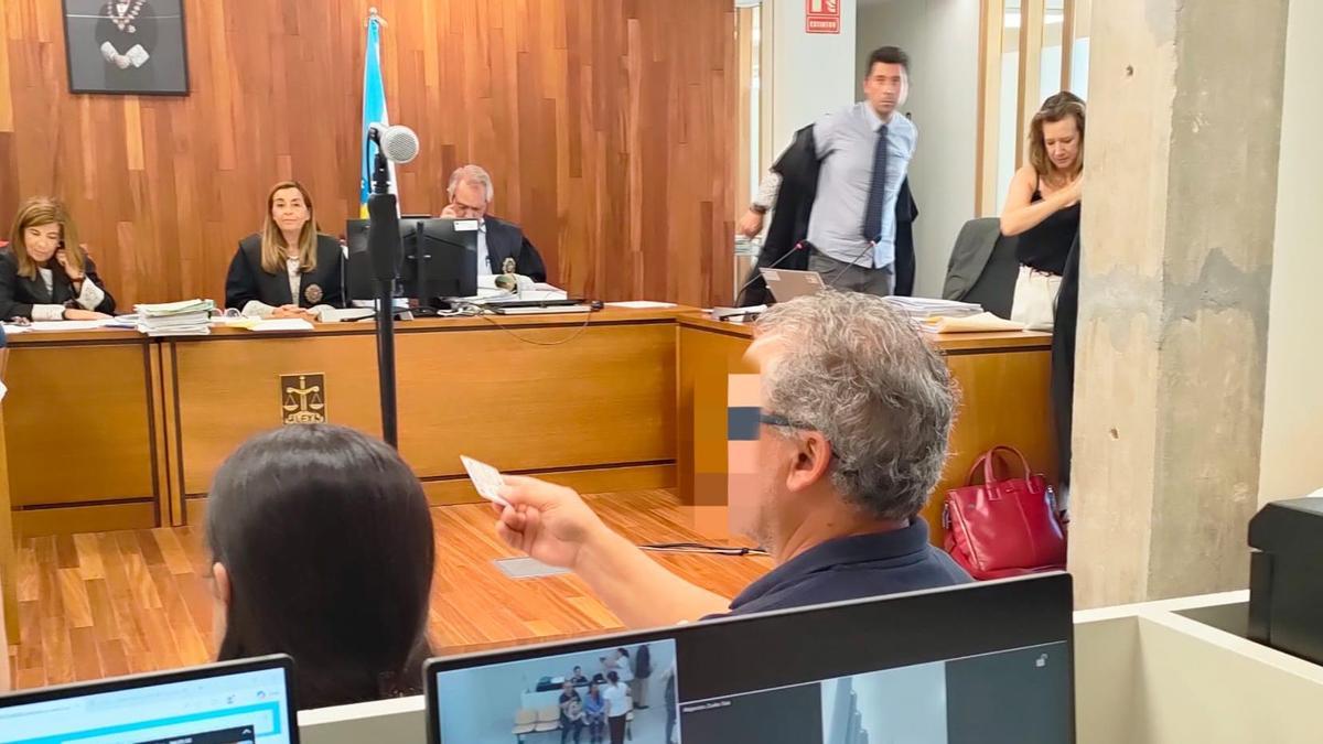 Uno de los acusados, durante el juicio de las cafeterías.