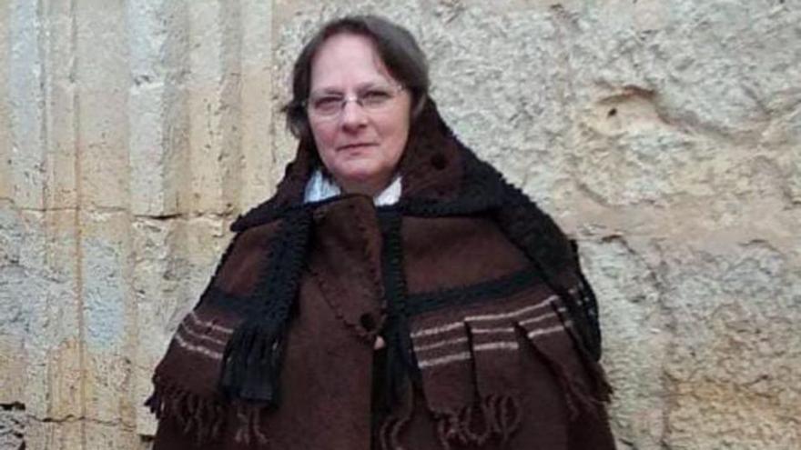 Las capas alistanas rinden honra y respeto a la última costurera de San Vitero