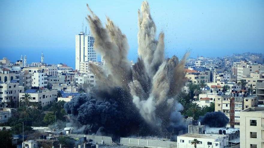 Explosión en la franja de Gaza durante un bombardeo israelí. // Ibrahim Khalaf