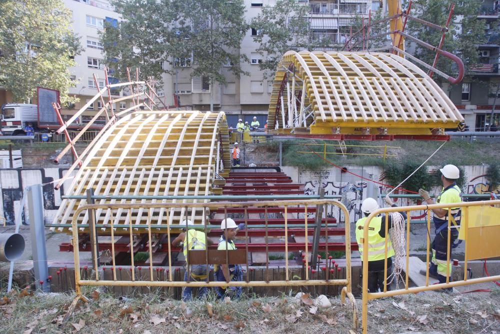 Construcció de l'entarimat del pont del Dimoni