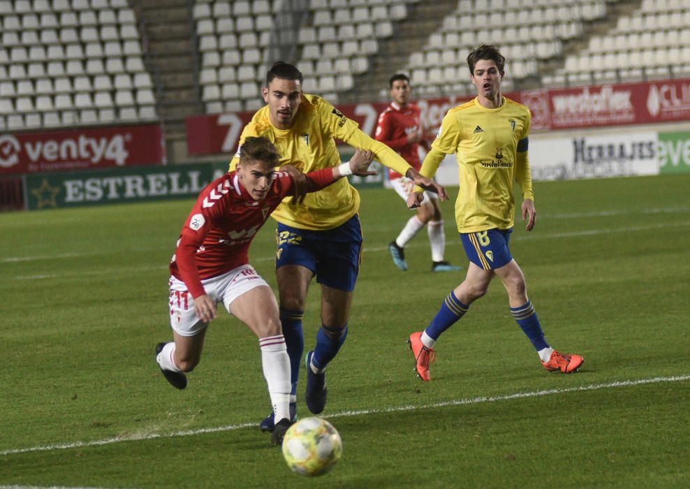 El Real Murcia vence frente al Cádiz