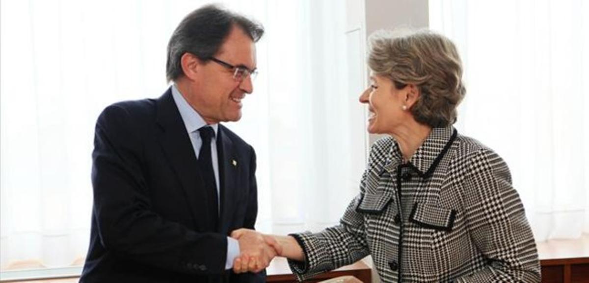 El president, Artur Mas, i la directora general de la Unesco, Irina Bokova, aquest dilluns, 3 de juny, a París. JORDI BEDMAR