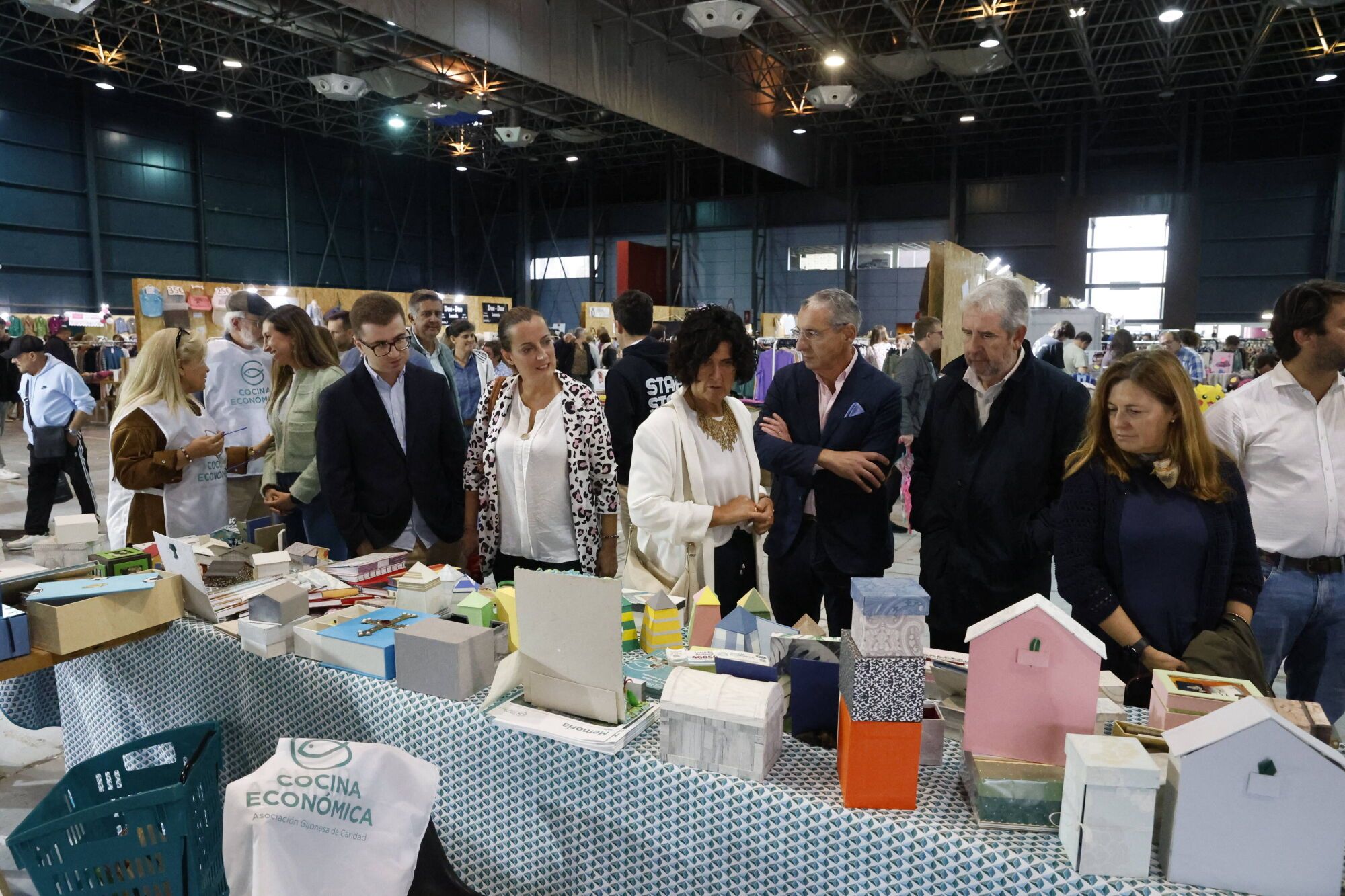 EN IMÁGENES: La Feria de Stocks regresa a Gijón con más expositores que nunca: "Es un gran escaparate para los comercios locales"