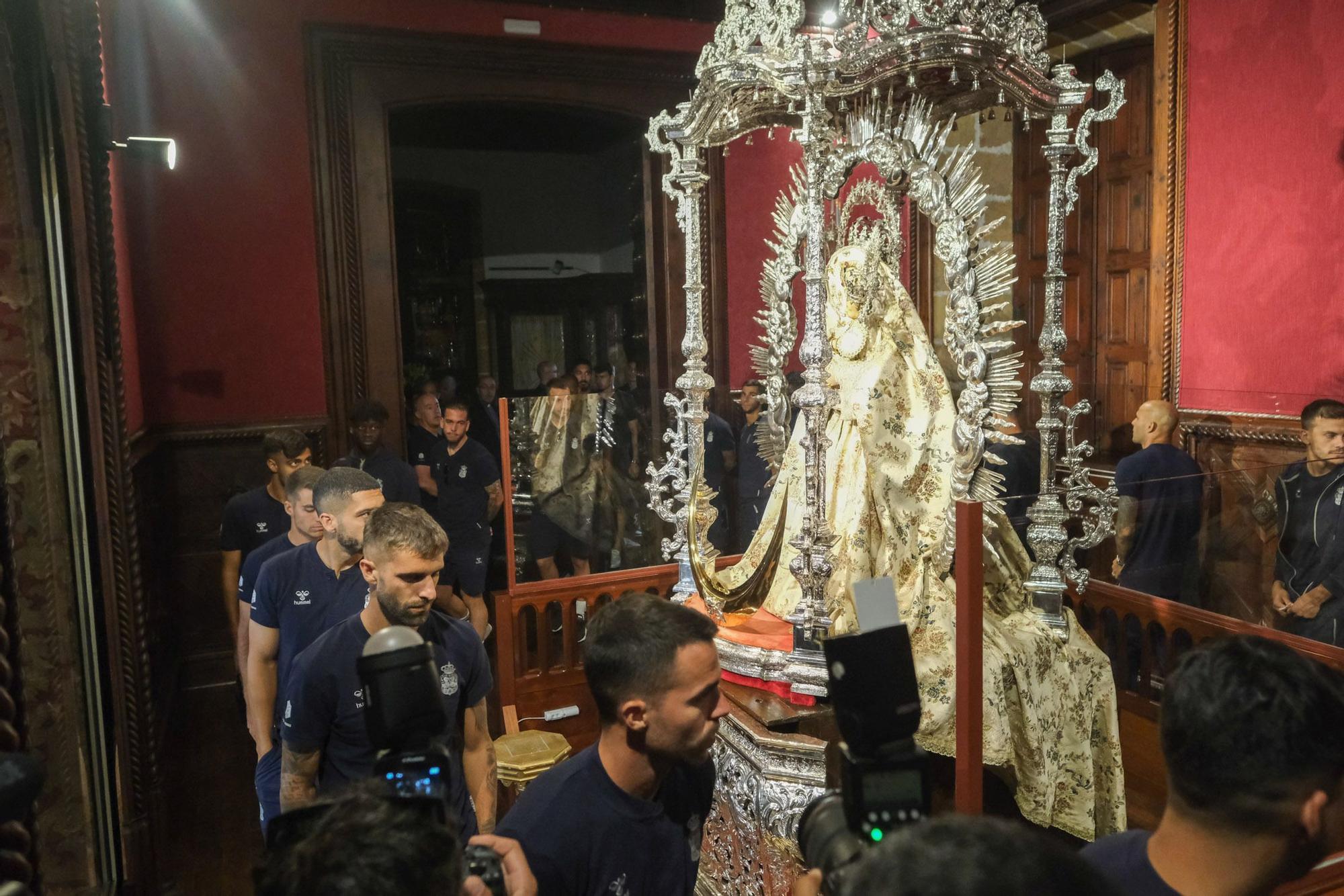 Visita de la UD Las Palmas a la Basílica del Pino en Teror
