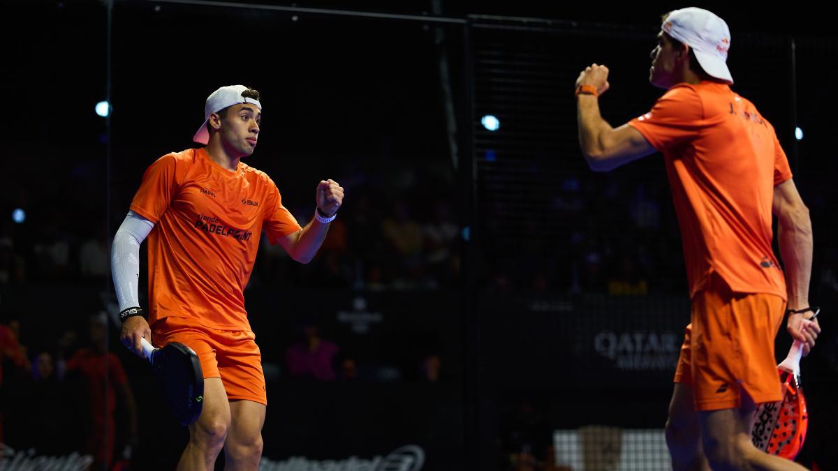 Augsburger y Lebrón celebran un punto en Cancún