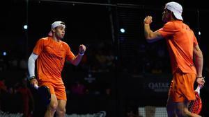 Augsburger y Lebrón celebran un punto en Cancún