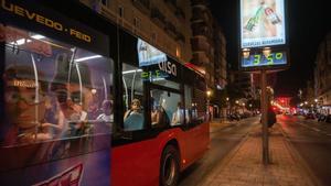 Termómetro situado en Granada que marca 35ºC a las 23.15 horas de la noche de este martes.