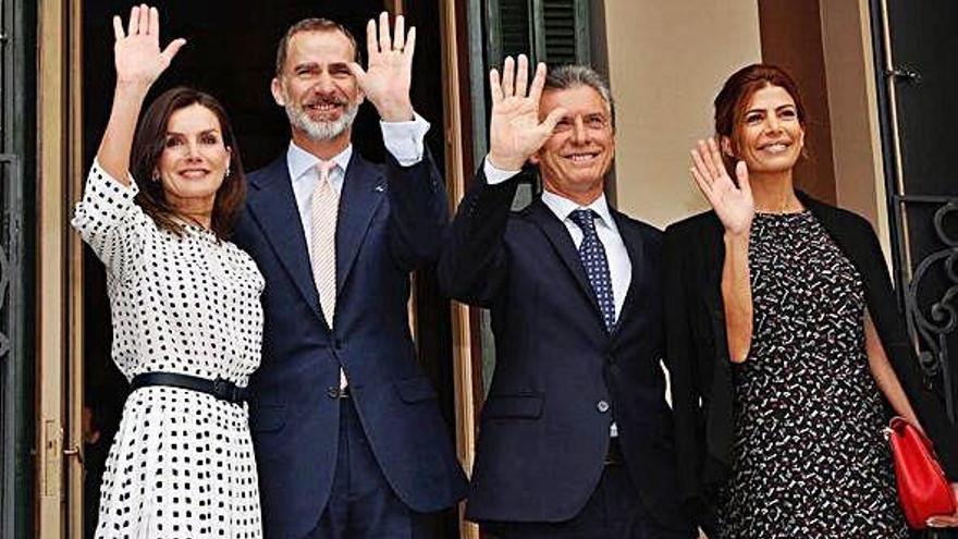 Los Reyes y Mauricio Macri con Jualiana Awada.