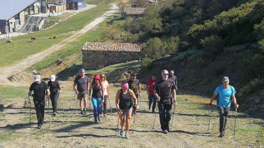 El &quot;nordic walking&quot; ya se practica en Fuentes de Invierno