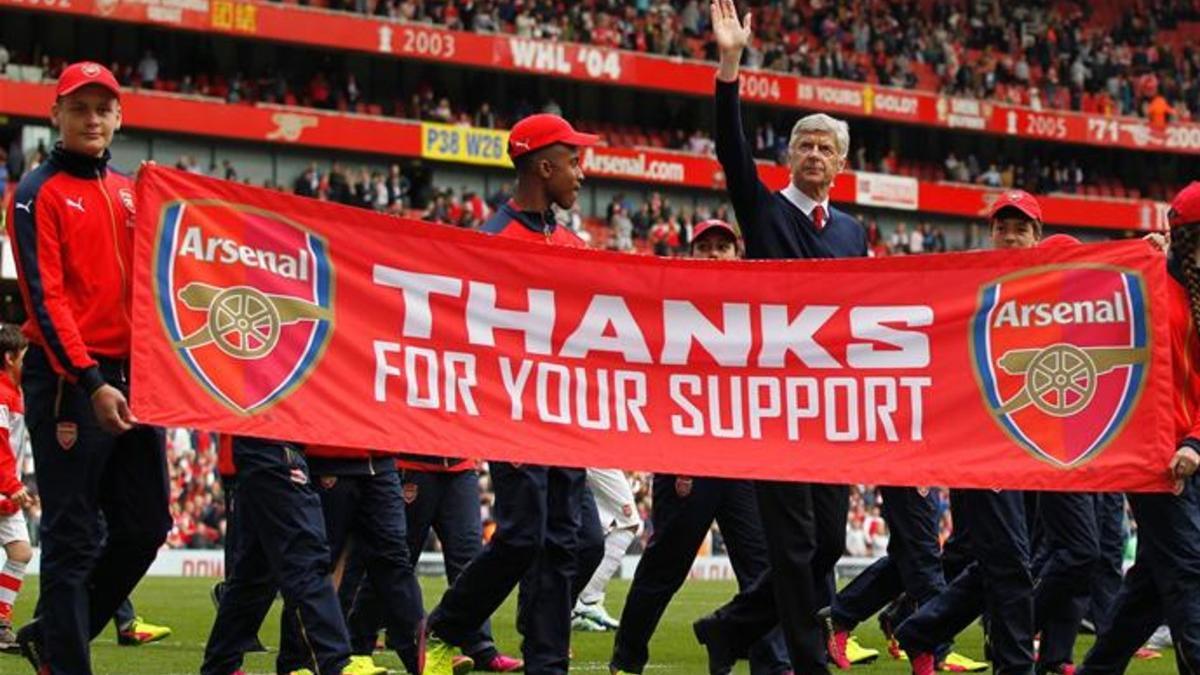 Wenger lleva veinte años al frente del Arsenal y todo apunta a su continuidad