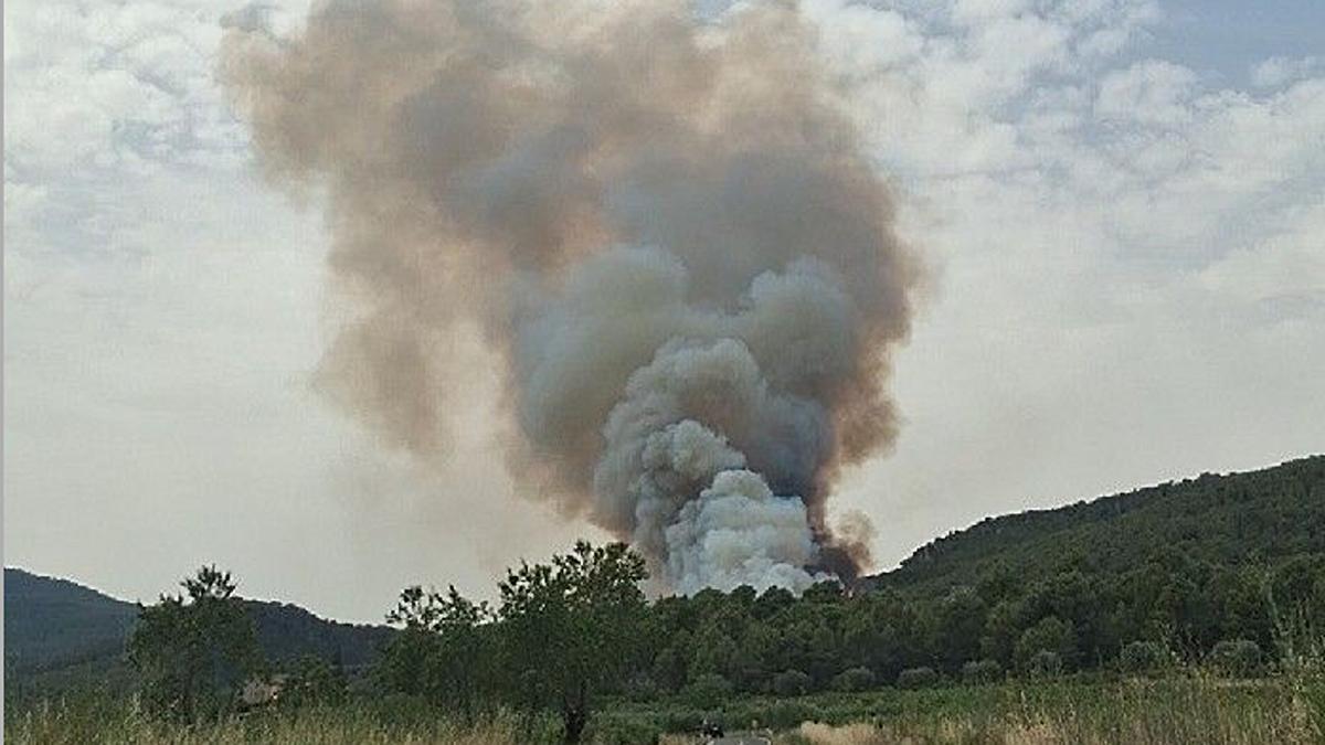 Incendio forestal en Vall d'Infern, en Aiguamúrcia .