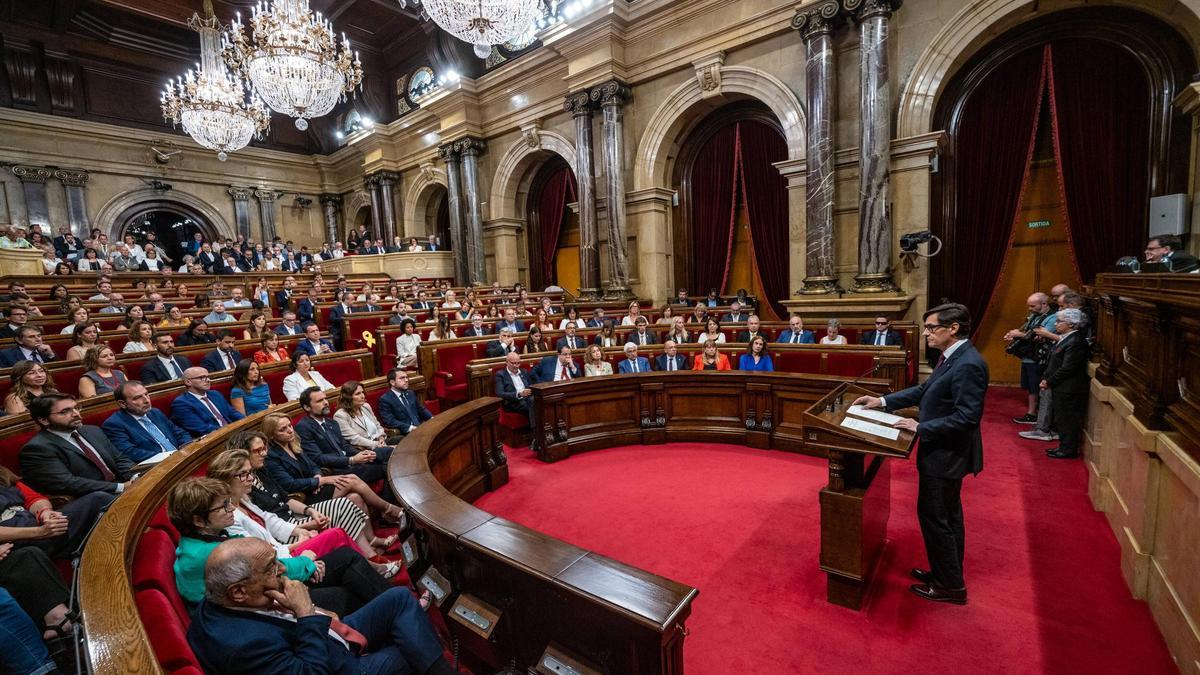 Pleno del Parlament para la investidura de Salvador Illa