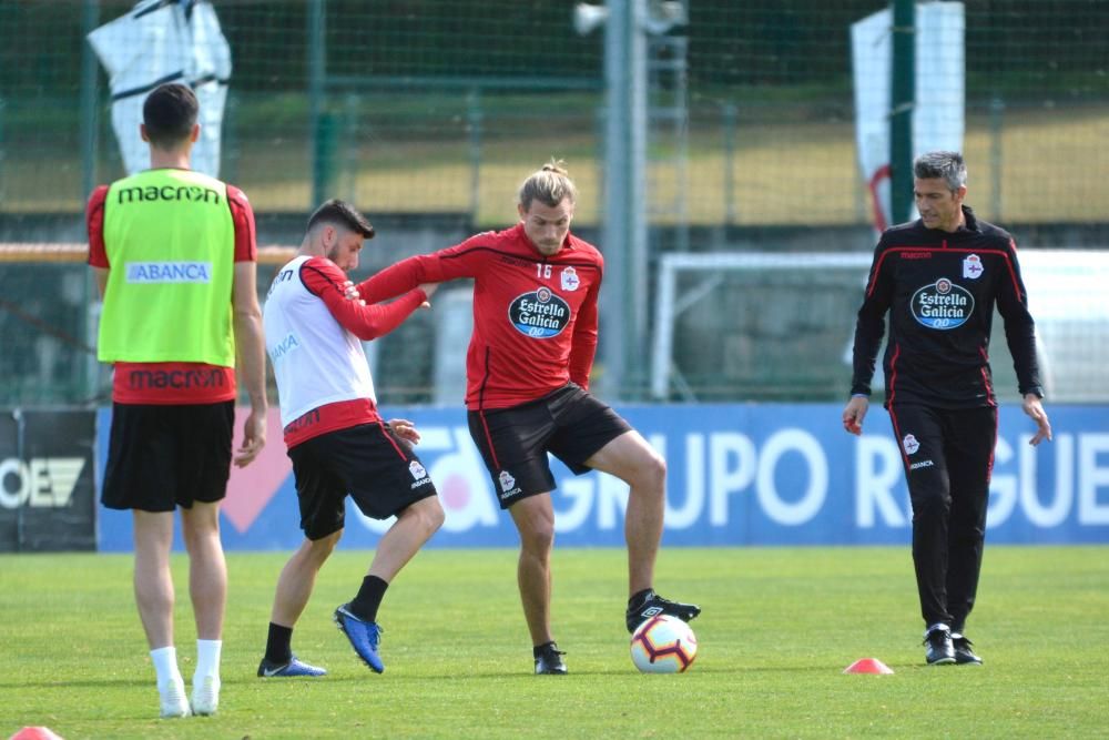 Los jugadores se entrenan en una nueva sesión a las órdenes de José Luis Martí en las instalaciones de la ciudad deportiva de Abegondo.