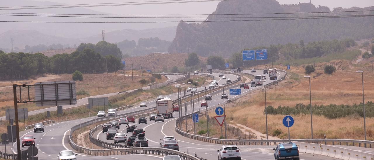 La autovía A 31 en su tramo Alicante-Elda se convierte en una ratonera por su trazado antiguo e intensidad de tráfico