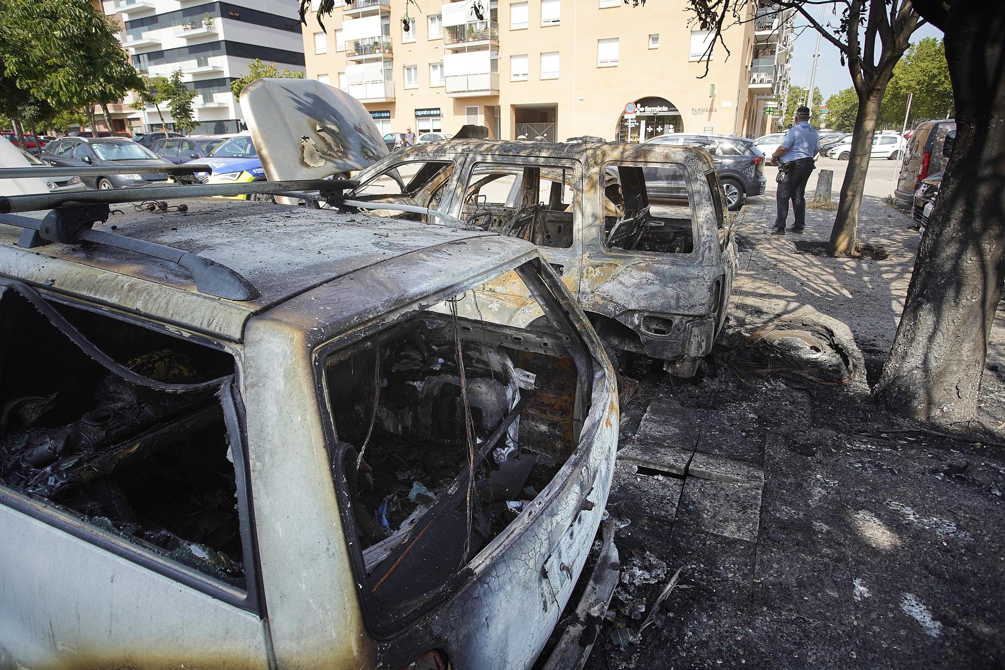 Incendi de vehicles al pàrquing del parc del Migdia