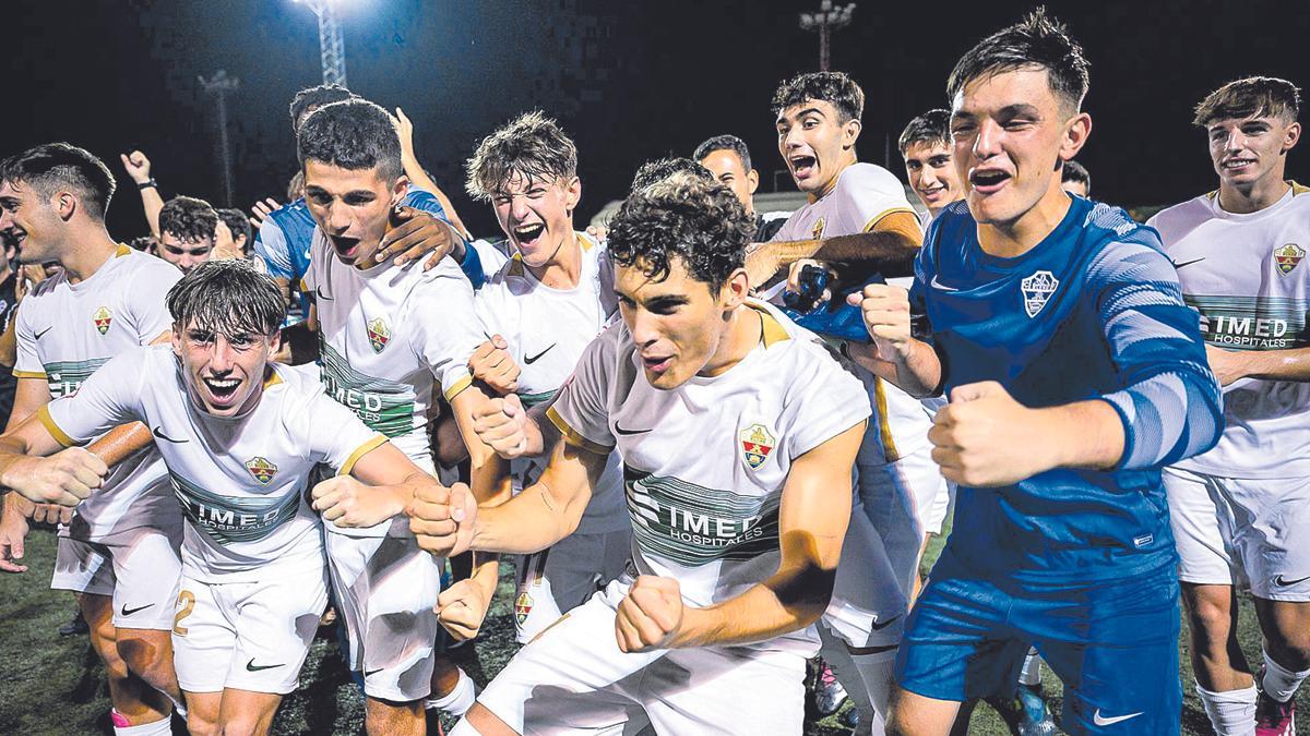 Los jugadores del Elche celebran su victoria en el COTIF