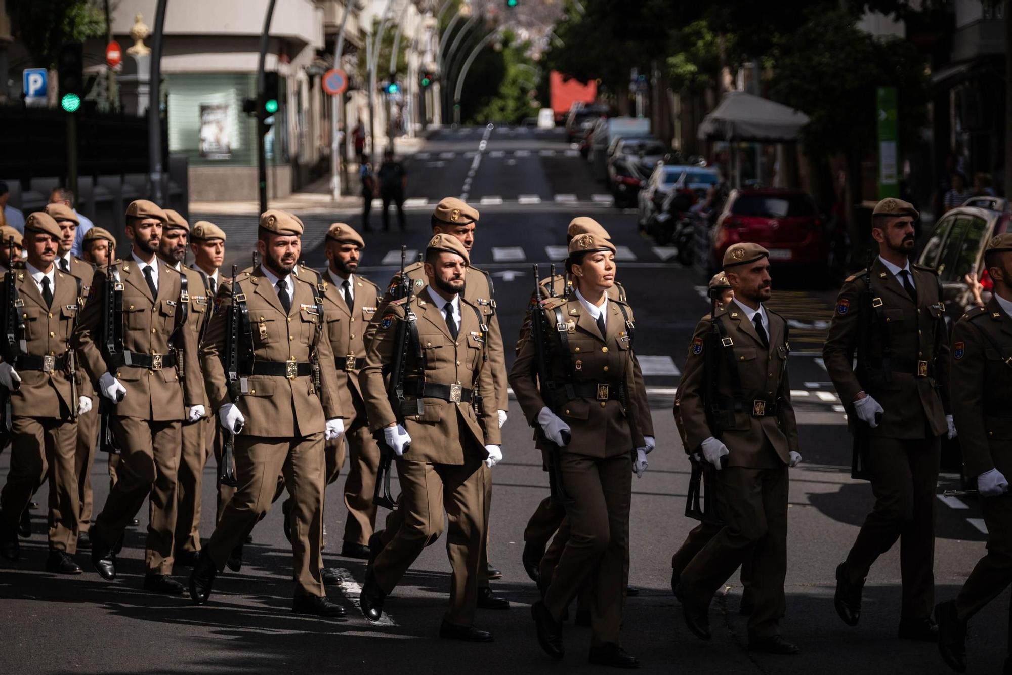 Solemne izado de la bandera por el 300 aniversario de la Capitanía General de Canarias