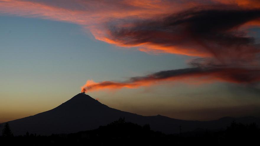 El volcán Popocatépetl obliga a cancelar vuelos en el aeropuerto de Ciudad de México
