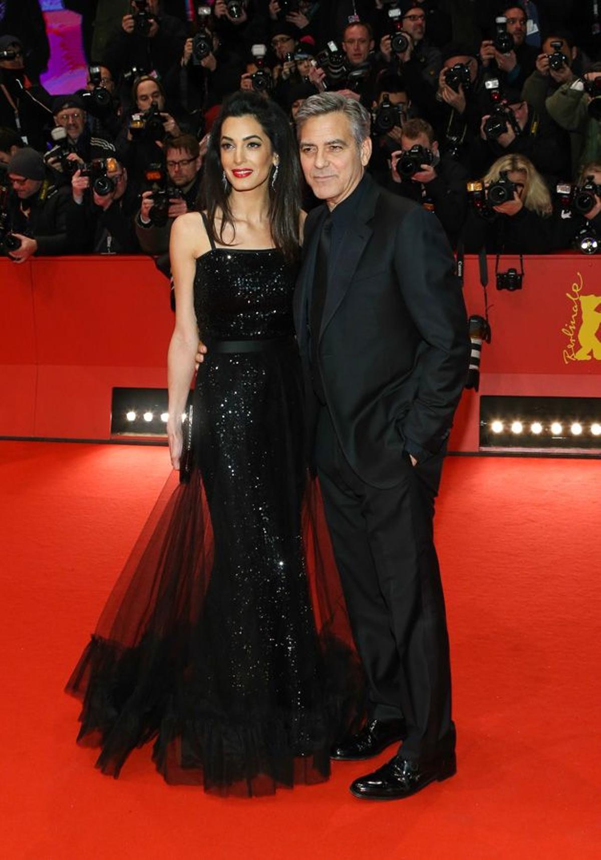 Amal y George Clooney en la alfombra roja de Berlín