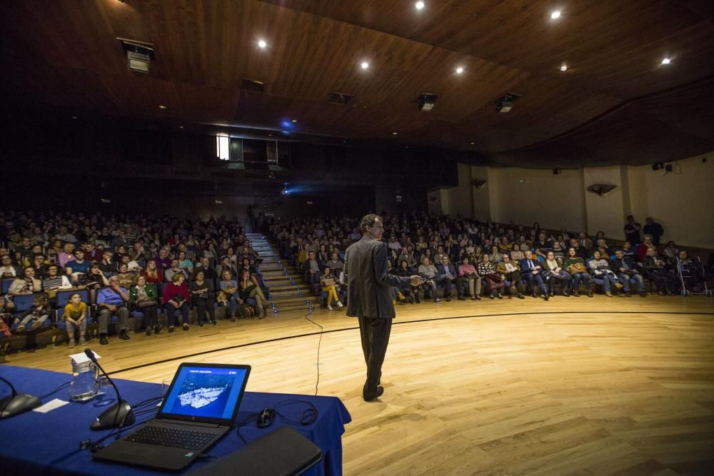 Pedro Duque participa en la segunda jornada de la II Semana de la Ciencia