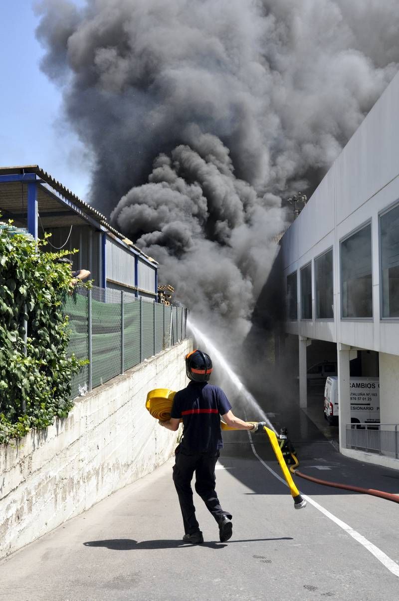 Fotogalería: Incendio en el polígono de Cogullada