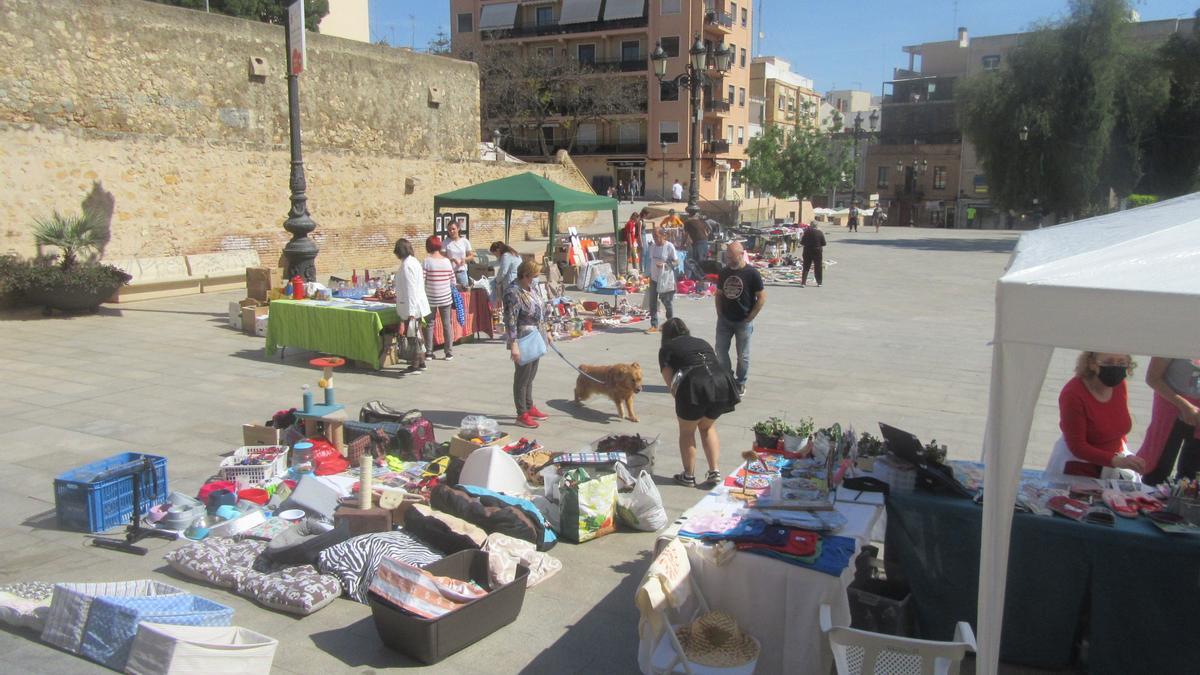 El rastrillo solidario de la SPAB el día de la Virgen de los Desamparados.