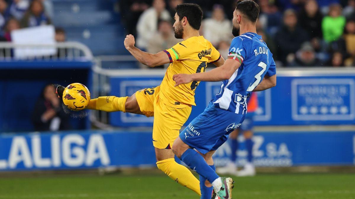Gündogan empalma el balón para marcar el segundo gol del Barça en Vitoria