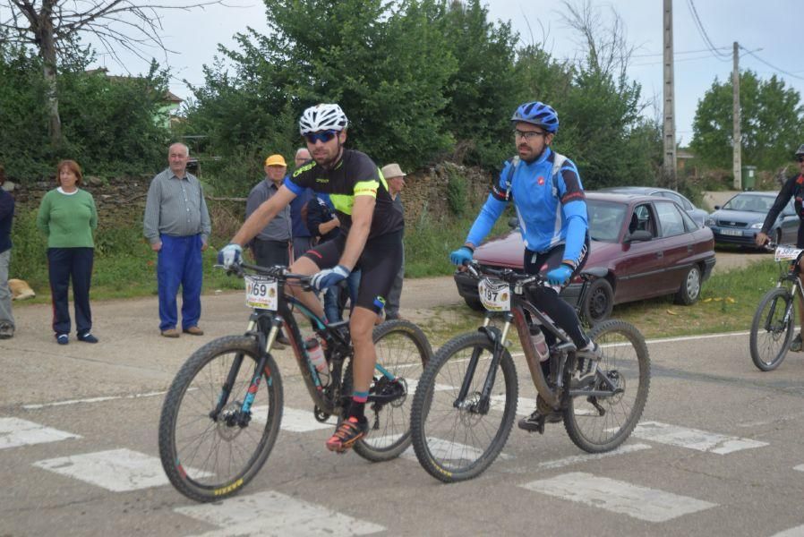 Marcha de ciclismo y senderismo en Carbajales de A