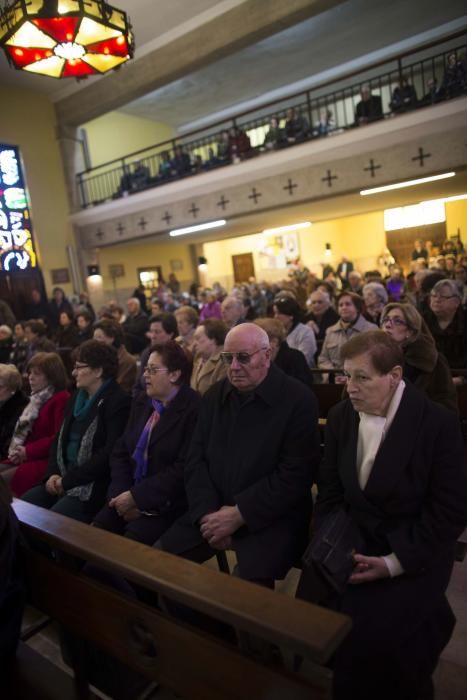 Misa y besapiés en la iglesia de la Tenderina