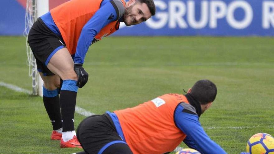 Lucas y Andone, durante el entrenamiento del jueves en Abegondo.