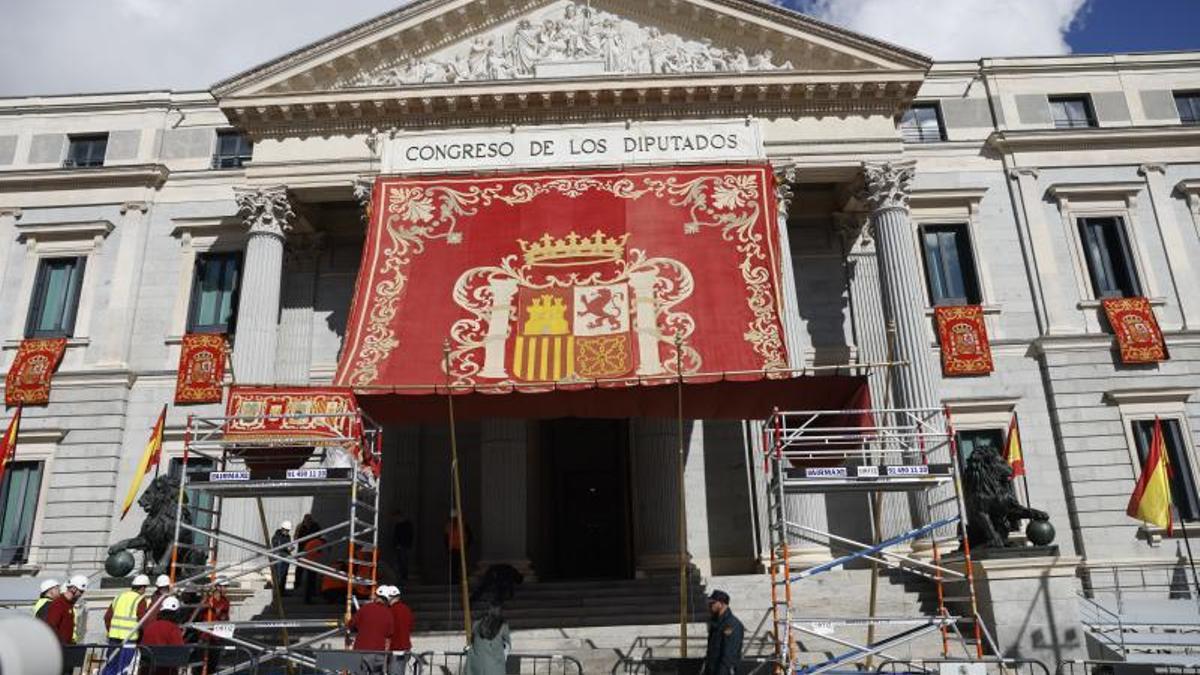 ¿Qué es el 'Baldaquino' o 'Dosel de Gala' que ha instalado el Congreso en su fachada?