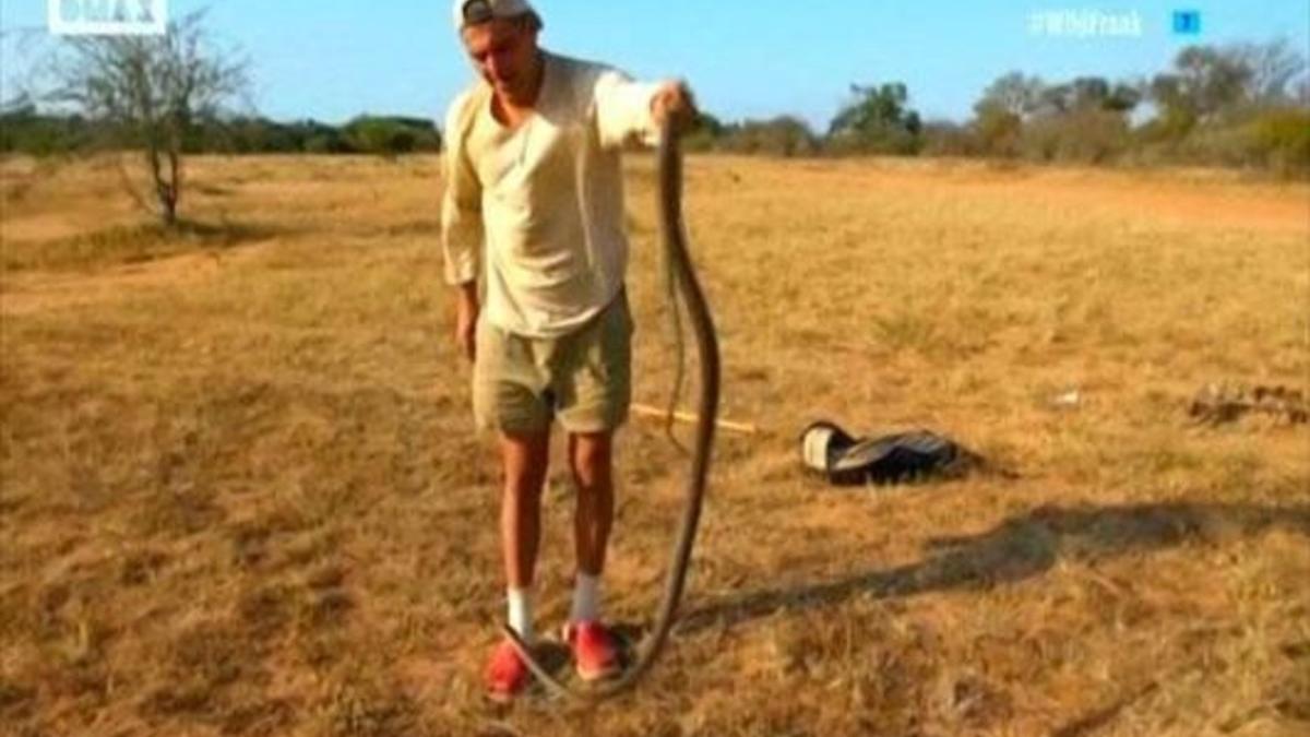 Frank Cuesta con la serpiente (DMax).