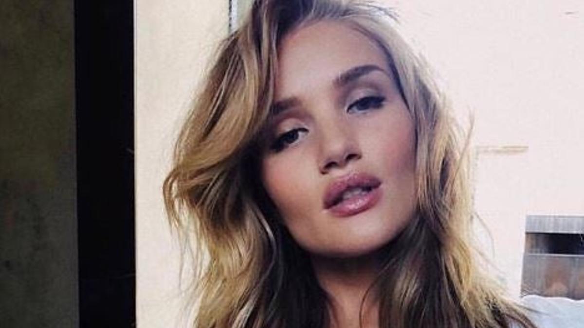 Rosie Huntington-Whiteley lanza una web para compartir sus trucos de belleza